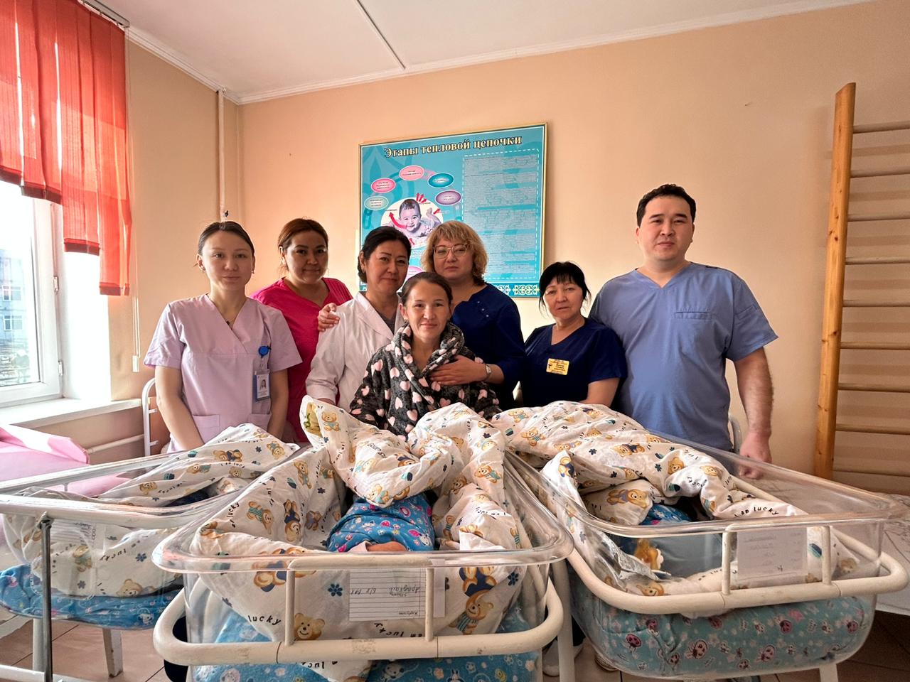 Многодетная мама родила тройню в Алматинской области Многодетная мама родила тройню в Алматинской области
