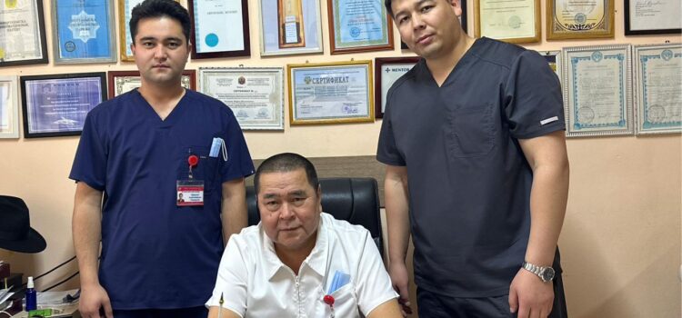 В Алматинской многопрофильной клинической больнице проведена экстренная высокотехнологичная операция пациенту с множественными переломами лицевого черепа