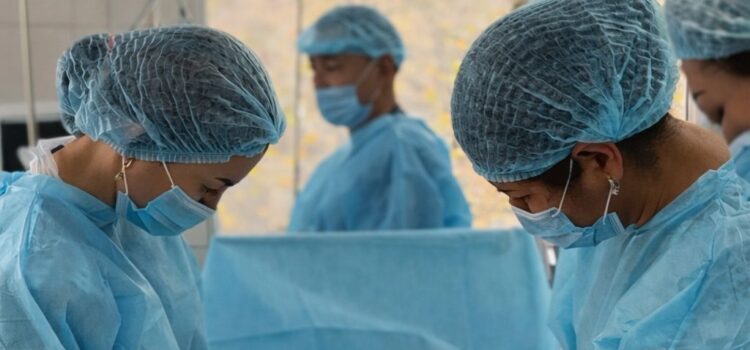 Две операции — один наркоз: в АМКБ спасли здоровье матери и ребенка